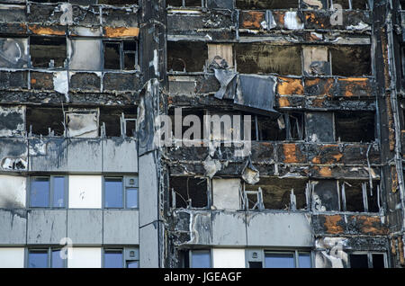 Close up view of the exterior of the Grenfell Tower block of flats in which at least 80 people lost their lives in a fire.  Remains of exterior claddi Stock Photo