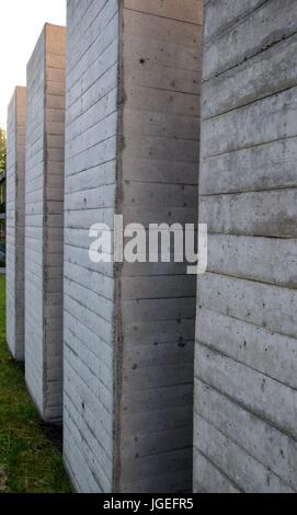 Betonwände mit Metall, concrete wall with metal, Brutalismus