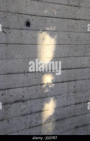 Betonwände mit Metall, concrete wall with metal, Brutalismus