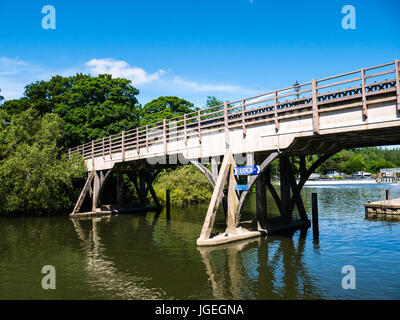 Goring and Streatley Bridge,over River Thames, Berkshire/Oxfordshire, England Stock Photo