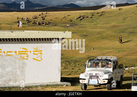 Tibetan Sky burial in Litang, Sichuan, China. Stock Photo