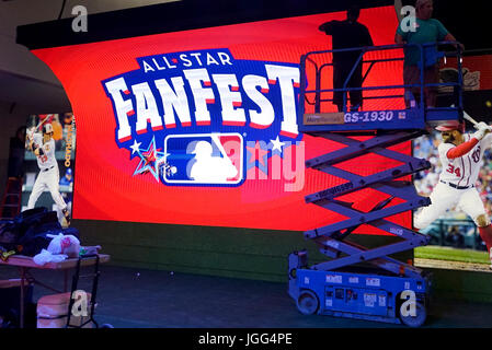 Miami Beach, FL, USA. 6th July, 2017. Workers hang giant vieo displays Thursday, July 7, 2017, at the Miami Beach Convention Center where the Major Leaqgue All Star Game FanFest will open Friday morning Credit: Sun-Sentinel/ZUMA Wire/Alamy Live News Stock Photo