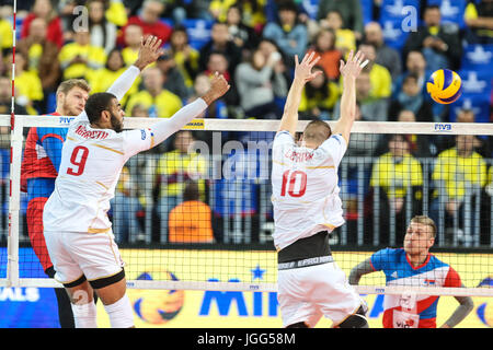 July 6, 2017 - Curitiba, ParanÃ, Brasil - CURITIBA, BRAZIL JULY 6: Ngapeth and Le Roux of the France team during a match between Serbia and France as part of the FIVB Volleyball World League 2017 at the Arena da Baixada Stadium on July 6, 2017 in Curitiba, Brazil. Foto: Geraldo Bubniak Credit: Foto: Geraldo Bubniak/ZUMA Wire/Alamy Live News Stock Photo