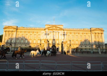 London, UK. 7th July, 2017. Early Morning Rehearsal for Spanish State Visit. HM The Queen and HRH The Duke of Edinburgh will host the State Visit of King Felipe and Queen Letizia of Spain, at Buckingham Palace from Wednesday 12th to Friday 14th July 2017. Credit: Michael Tubi/Alamy Live News