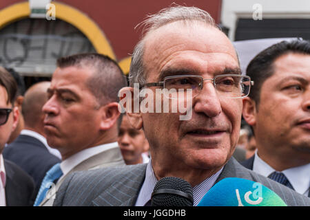 Humberto de La Calle in the announced delivery of weapons  in Bogotá, Colombia Stock Photo
