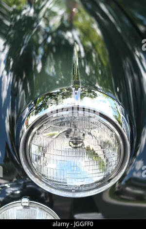 Beautiful headlight lamp of vintage classic car Stock Photo - Alamy