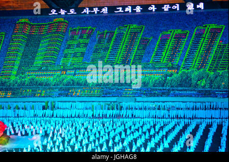 08.08.2012, Pyongyang, North Korea, Asia - Dancers and acrobats perform during the Arirang Mass Games at the May Day Stadium in Pyongyang. Stock Photo