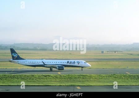 Curitiba, PR, Brazil - December 26, 2016: Azul Airlines plane preparing to stop at Internacional Afonso Pena airport in Curitiba. Stock Photo
