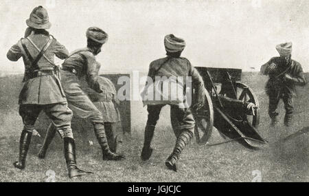 Indian gunners in action, East African campaign Stock Photo