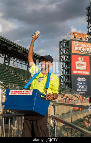 Hot dog vendor baseball game hi-res stock photography and images - Alamy