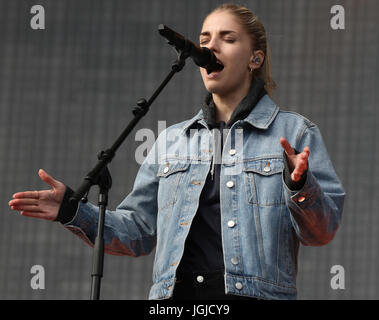 Hannah Reid from London Grammar performs on the main stage at TRNSMT festival in Glasgow. Stock Photo