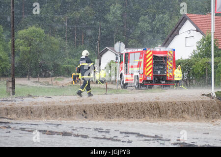 Slovenska Bistrica, Slovenia. 7th Jul, 2017. Floods hit the town Slovenska Bistrica in Slovenia after heavy rain. Several houses and shops were flooded while emergency services and firefighters rushed to relieve the affected owners. Worried property owners rush to save their belongings in an effort to stop the flood waters. Credit: Andrej Safaric/Alamy Live News Stock Photo