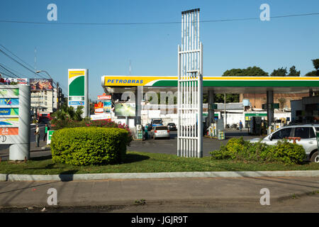 Asuncion, Paraguay. 7th Jul, 2017. Brazilian state-controlled oil company Petroleo Brasileiro SA (Petrobras) disclosed on Friday the initial terms for a plan to sell all its operations in Paraguay. Photo shows a Petrobras gasoline station on Eusebio Ayala Avenue in Asuncion, Paraguay. Credit: Andre M. Chang/Alamy Live News Stock Photo