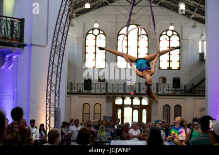 Washington, DC, USA. 7th July, 2017. A circus performer performs during the Smithsonian Folklife Festival in Washington, DC, the United States on July 7, 2017. Credit: Ting Shen/Xinhua/Alamy Live News Stock Photo