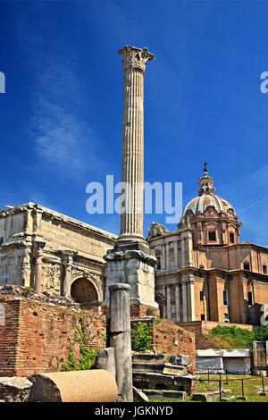 The Column of Phocas (Colonna di Foca) and the triumphal Arch of Septimius Severus (Arco di Settimio Severo), Roman Forum, Rome, Italy. Stock Photo