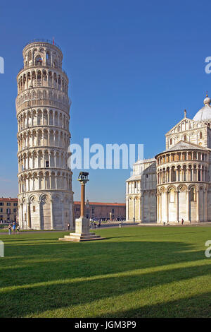 Europe, Italy, Tuscany, Toscana, Pisa, tower, crooked, skew tower, building, architecture, place of interest, landmark, outside, outdoors, field recor
