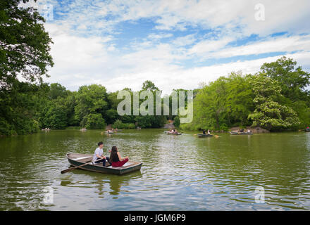 Couple rowing a boat in Central Park Stock Photo