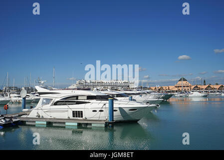 Europe, Portugal, Algarve, vilamoura, marina de vilamoura, yacht harbour, engine yachts, navigates Stock Photo