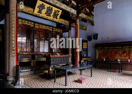 Rear hall, Taoist Han Jiang Ancestral Temple, George Town, Pulau Pinang, Malaysia. The tablets inside the glass cabinets carry the names of ancestors. Stock Photo