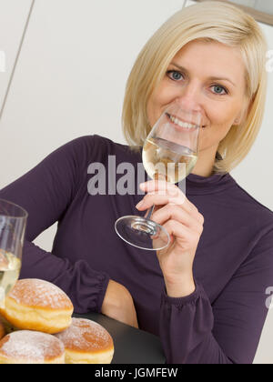 Pretty woman drinks champagne - Woman drink some sparkling wine, Hübsche Frau trinkt Sekt - Woman drink some sparkling wine Stock Photo
