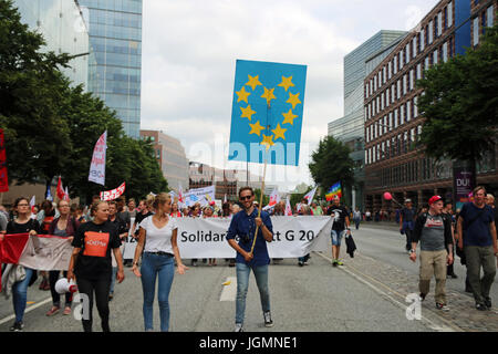 Hamburg, Germany. 08th July, 2017. Around 76.000 people gathered peacefully in Hamburg to protest against G20 and for solidarity. Credit: Alexander Pohl/Pacific Press/Alamy Live News Stock Photo