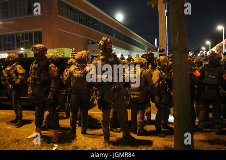 Heavy armed special unit GSG9. In the night in Schanzenviertel new ...