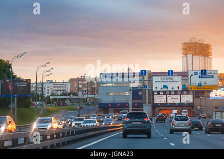 MOSCOW, RUSSIA - JULY 3, 2017: car traffic on Third Ring Road and view of Academy of Sciences building. The Third Ring it is one of Moscow's main road Stock Photo