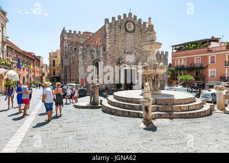TAORMINA, ITALY - JUNE 29, 2017: people on Piazza dell Duomo near fountain in Taormina city. Taormina is resort town on Ionian Sea in Sicily Stock Photo