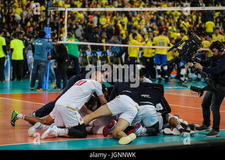 July 9, 2017 - Curitiba, ParanÃ, Brasil - CURITIBA, BRAZIL JULY 8: France's volleyball team players celebrate their first place in the World League 2017 at Arena da Baixada stadium in Curitiba, Brazil on July 8, 2017. Foto: Geraldo Bubniak Credit: Foto: Geraldo Bubniak/ZUMA Wire/Alamy Live News Stock Photo