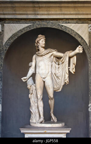 The statue of Apollo Belvedere in the Cortile Ottagono (Octagonal Courtyard), Museo Pio-Clementino, Vatican Museums. Stock Photo