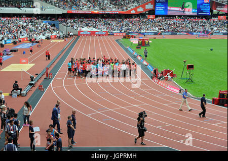 Stratford, UK. 9th Jul, 2017. Mo Farah ahead wins the race at IAAF Diamond League anniversary games, Stratford, UK. Credit: Paul Saripo/Alamy Live News Stock Photo