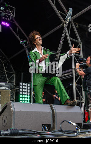 coventry, UK. 9th July, 2017.  The annual Coventry Godiva Music Festival took place over the weekend with huge crowds attending for the duration of the festival.  The festival finished Sunday evening with The Darkness headlining.  Credit: Andy Gibson/Alamy Live News. Stock Photo