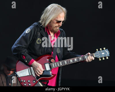 London, UK. 09th July, 2017. Tom Petty and the Heartbreakers perform at British Summertime at Hyde Park. London on July 9th 2017 Credit: KEITH MAYHEW/Alamy Live News Stock Photo