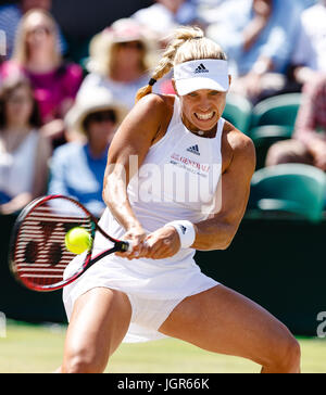 London, UK, 10th July 2017: German tennis player Angelique Kerber in action during her 4th rd match at the Wimbledon Tennis Championships 2017 at the All England Lawn Tennis and Croquet Club in London. Credit: Frank Molter/Alamy Live News Stock Photo