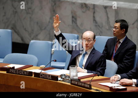 United Nations, New York, USA. 10th Jul, 2017. Liu Jieyi (front), China's permanent representative to the United Nations and president of the Security Council for July, votes in favor of a Security Council resolution to establish a new UN mission to help reintegrate rebels from Colombia's former largest guerrilla group FARC back to society. Credit: Xinhua/Alamy Live News Stock Photo
