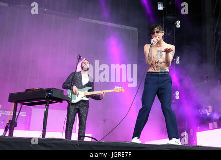 Matthew Healy from The 1975 performs on the main stage at the TRNSMT music festival at Glasgow Green in Glasgow with a Sunday line-up of acts including Twin Atlantic and Biffy Clyro. PRESS ASSOCIATION Photo. Picture date:Sunday 9th July ,2017. Photo credit should read: Andrew Milligan/PA Wire. Stock Photo