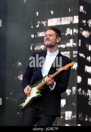 Adam Hann from The 1975 performs on the main stage at the TRNSMT music festival at Glasgow Green in Glasgow with a Sunday line-up of acts including Twin Atlantic and Biffy Clyro. PRESS ASSOCIATION Photo. Picture date:Sunday 9th July ,2017. Photo credit should read: Andrew Milligan/PA Wire. Stock Photo