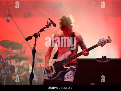 James Johnston from Biffy Clyro performs on the main stage at the TRNSMT music festival at Glasgow Green in Glasgow with a Sunday line-up of acts including Twin Atlantic and Biffy Clyro.  PRESS ASSOCIATION Photo. Picture date:Sunday 9th July ,2017. Photo credit should read: Andrew Milligan/PA Wire. Stock Photo