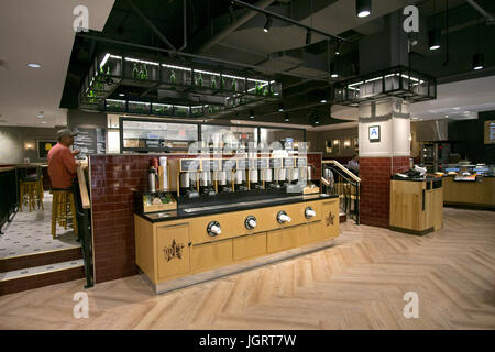The interior of the PRET A MANGER restaurant at Penn Station in Manhattan, New York City. It's the first Pret in the chain with a bar. Stock Photo