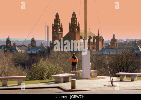 The University of Glasgow, Scotland, UK students on campus grounds panoramic view from flagpole Stock Photo