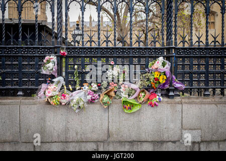 Flowers and floral tributes left outside the Carriage Gate of The Houses of Parliament in memory of the 22 March London terrorist attack victims Stock Photo