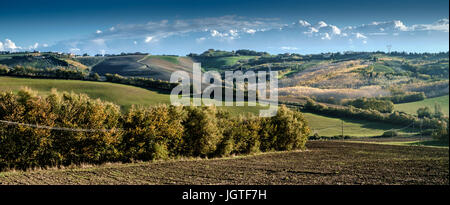Rolling hills between Emilia-Romagna and Marche, Italy Stock Photo