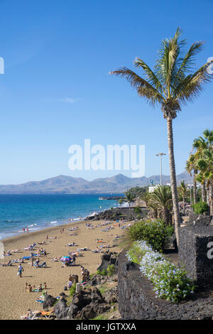 Playa Grande, grosser Badestrand in Puerto del Carmen, Lanzarote, Kanarische Inseln, Europa | Playa Grande, large beach at Puerto del Carmen, Lanzarot Stock Photo