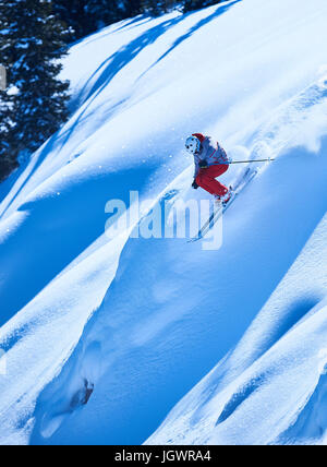 Man skiing down steep mountainside, Aspen, Colorado, USA Stock Photo
