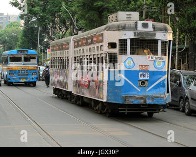 A tram runs through Kolkata, India, 18 May 2017. Kolkata embodies the clashing of colonial splendour and bitter poverty - the German writer and literature nobel prize winner Guenter Grass saw the structural inequalities in 1975. He both loved and hated the city until his death. Photo: Stefan Mauer/dpa Stock Photo