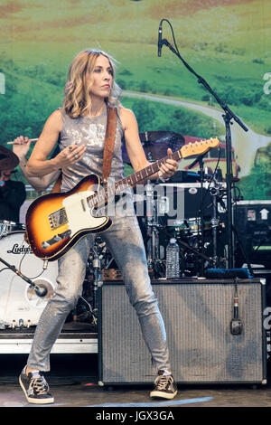 Milwaukee, Wisconsin, USA. 9th July, 2017. SHERYL CROW performs live at Henry Maier Festival Park during Summerfest in Milwaukee, Wisconsin Credit: Daniel DeSlover/ZUMA Wire/Alamy Live News Stock Photo