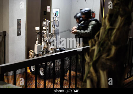 Los Angeles, USA. 11th Jul, 2017. SWAT Officers raid an apartment during an armed stand-off in the Los Feliz area of Los Angeles on July 11, 2017 while hunting for the killer of Israel Corpus of Tustin, California. Credit: Corey Bodoh-Creed/Alamy Live News Stock Photo