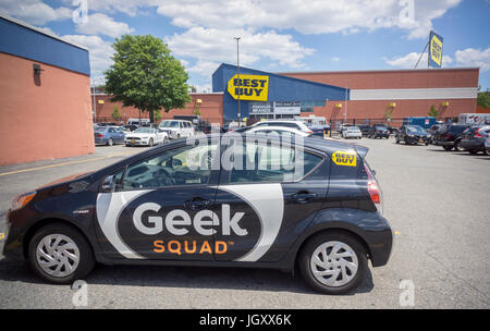 A 'Geek Squad' vehicle parked in a Best Buy electronics store parking lot in New York on Sunday, July 9, 2017. Shares of Best Buy have fallen after the announcement of Amazon's “Alexa Smart Home Consultations”, a service similar to Best Buy's 'Geek Squad'.  (© Richard B. Levine) Stock Photo