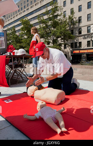 American Red Cross representative during CPR demonstration (CPR training) - USA Stock Photo