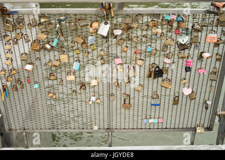Padlocks  or Love Locks on Pero's Bridge, Bristol Stock Photo